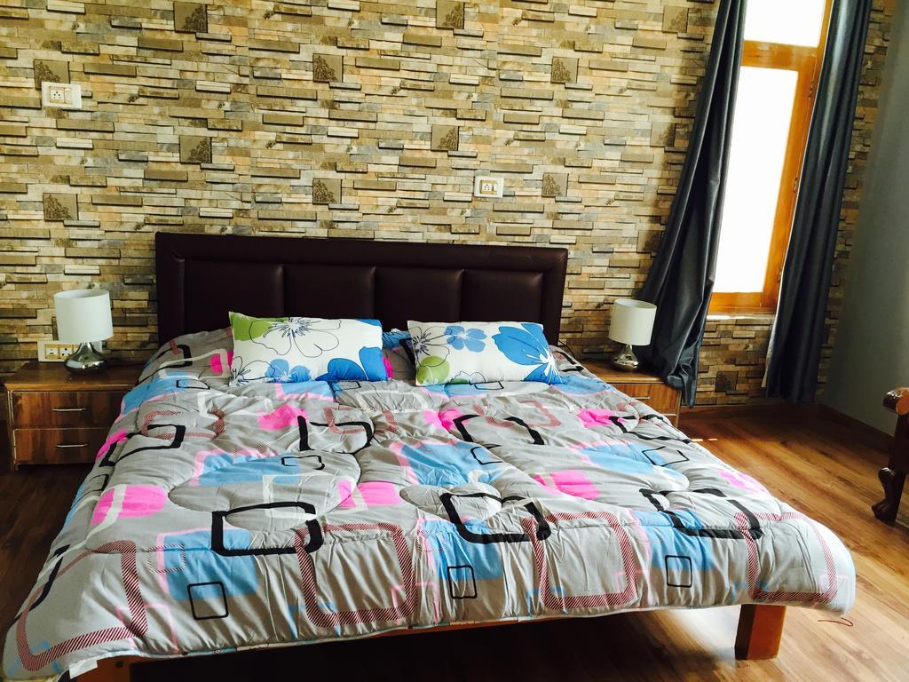 Shalimar Heights Hotel Srīnagar Exterior foto